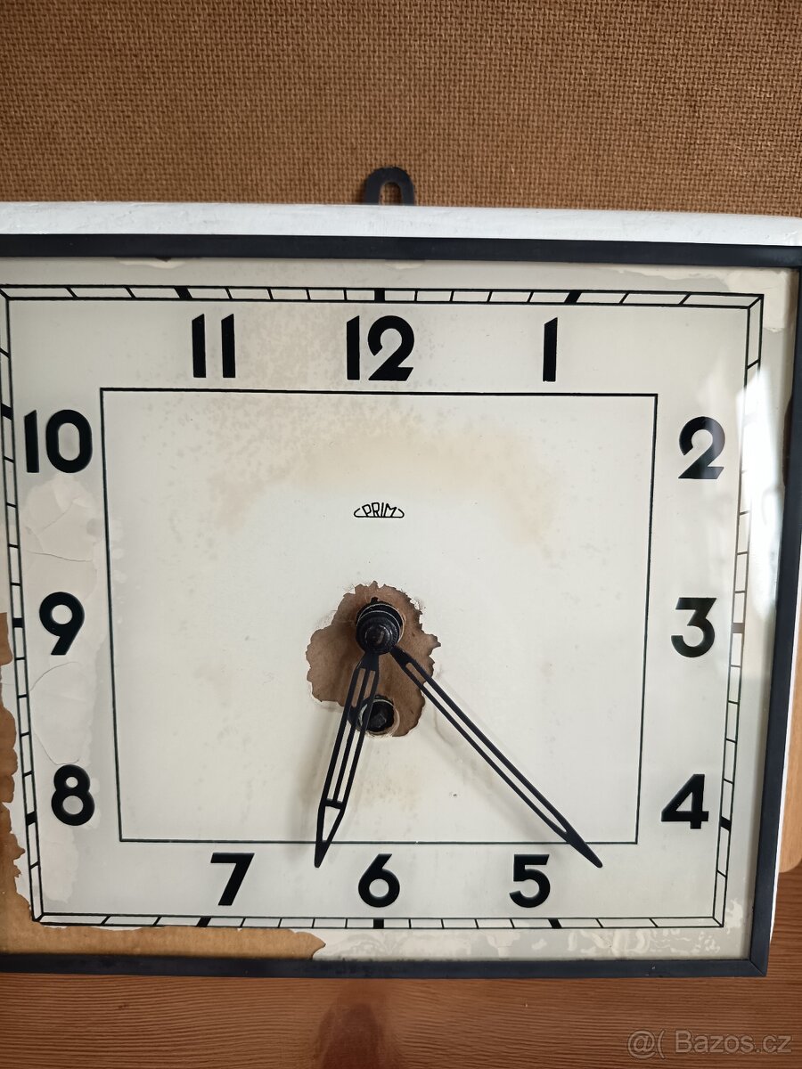Nástěnné hodiny Prim - 2