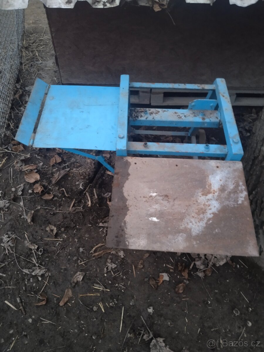 Stolek na štípačku - 2