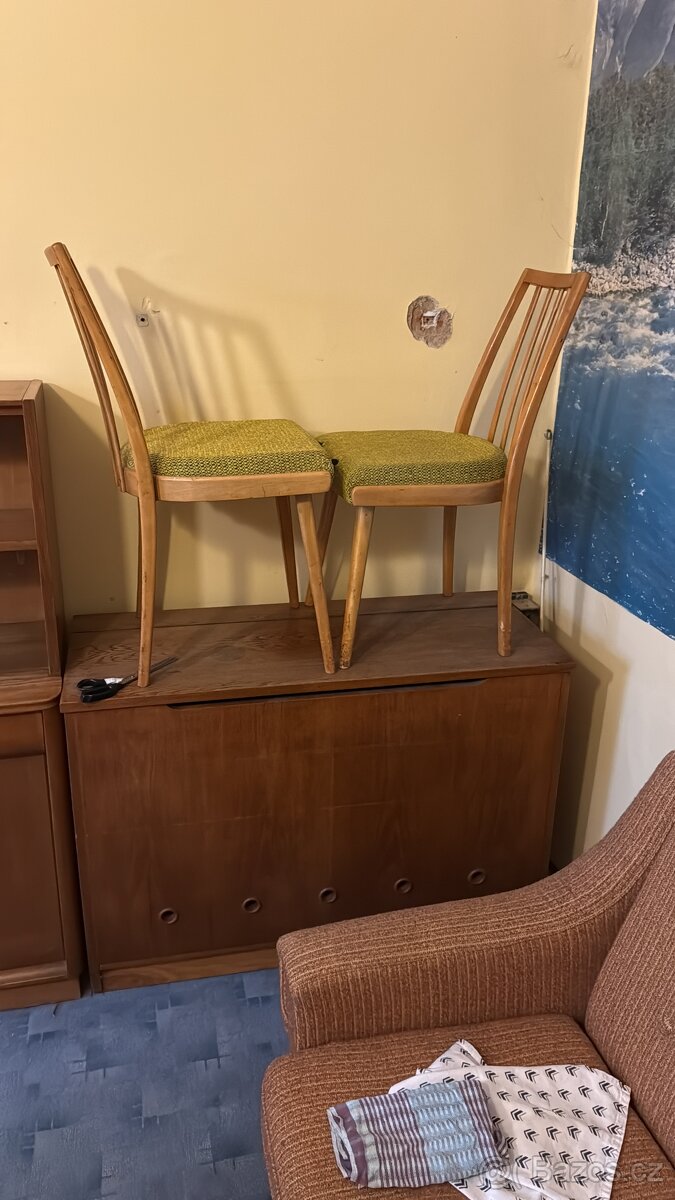 Retro peřiňák s kulatými otvory. - 2