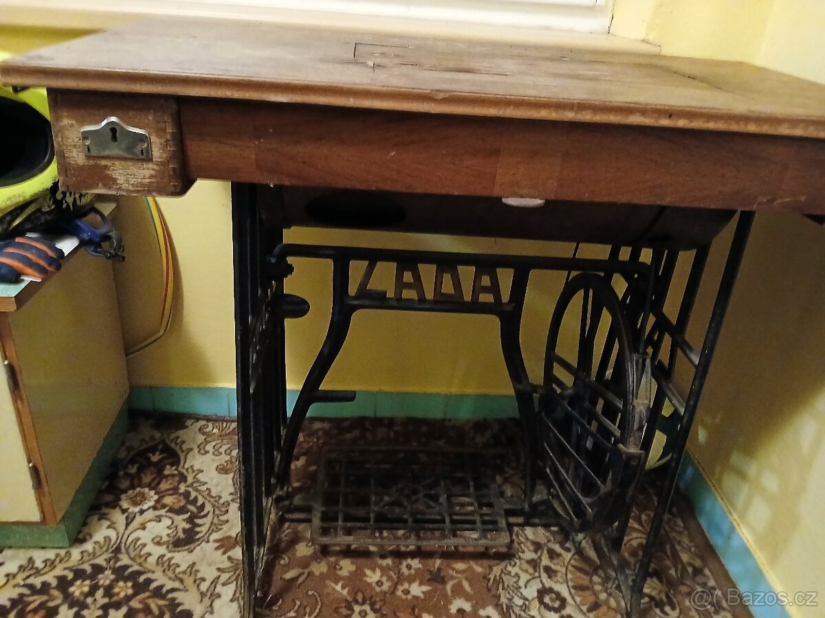 Šicí stroj LADA - 2