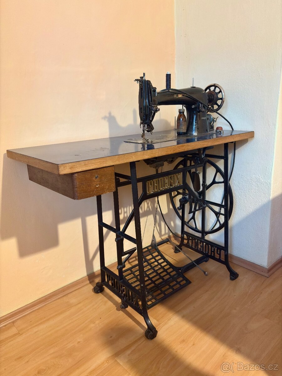 Funkční šlapací šicí stroj PHOENIX (cca 40. léta) - 2