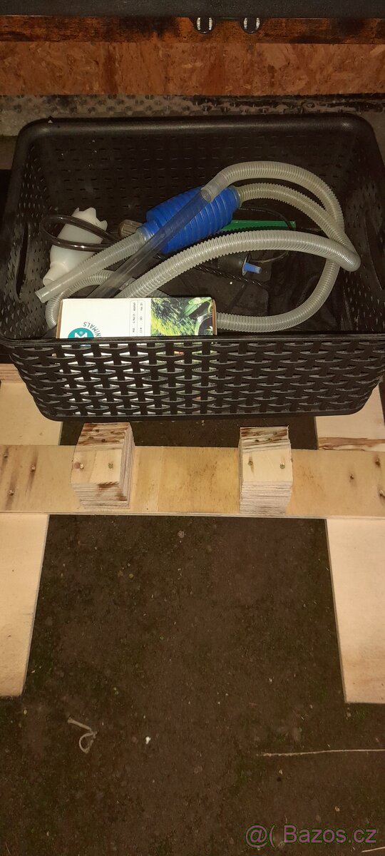 Akvarium a skříňka - 2