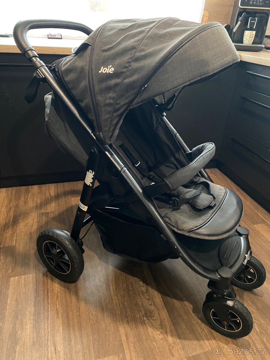 Kočárek Joie - 2