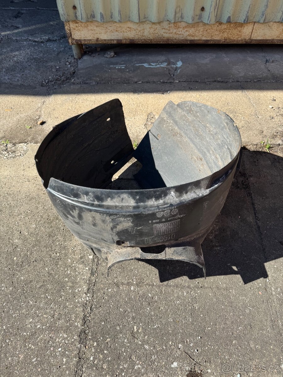 Pravý přední podběh kola 159/Brera - 2