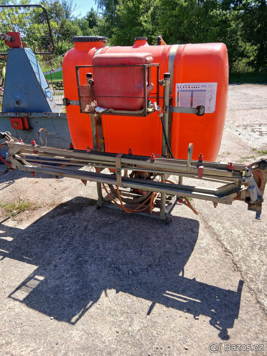 Prodám postrikovac 550l. Záběr 9m - 2