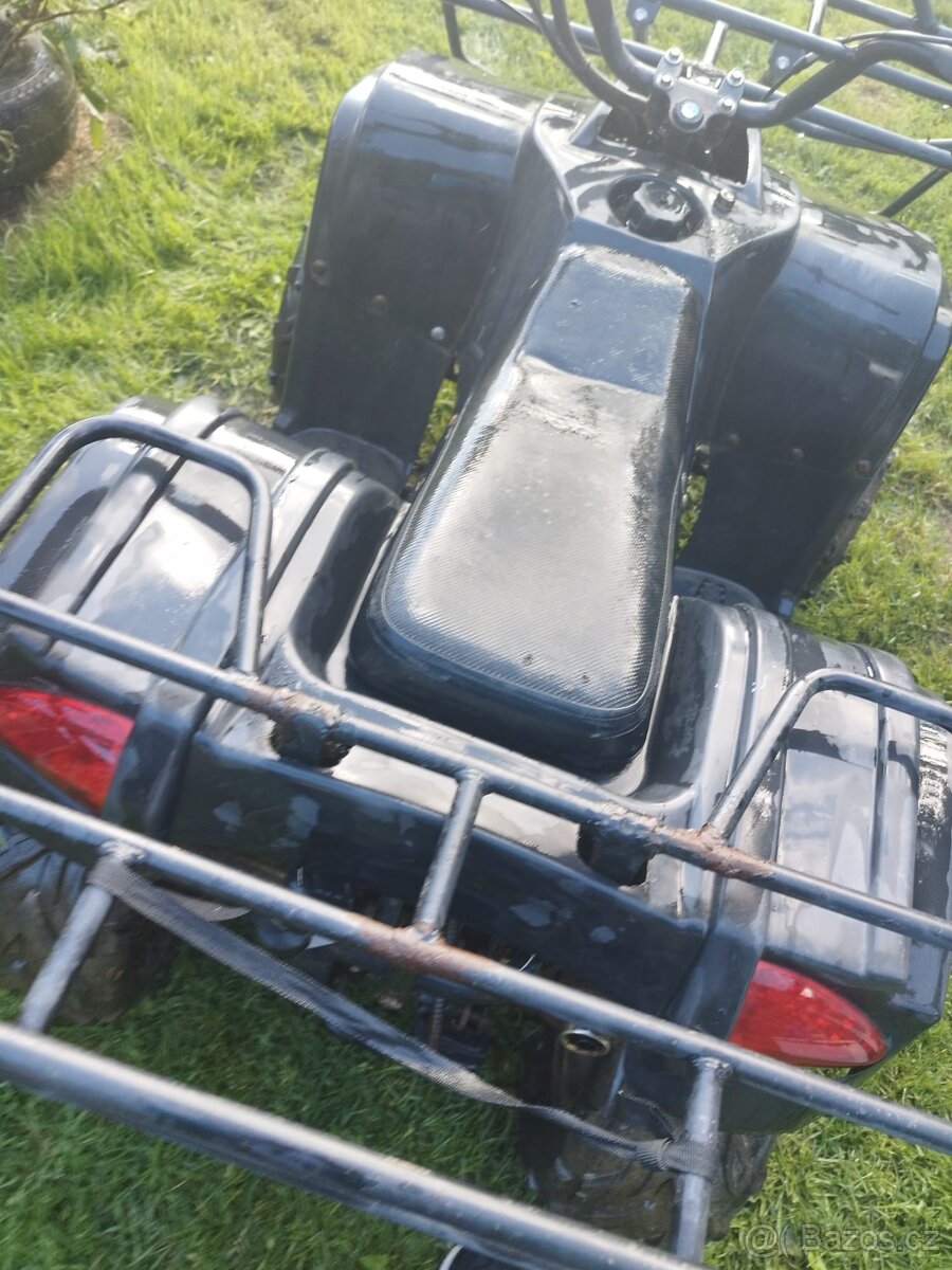 Prodám tuto čtyřkolku 125ccm 4.takt. daruji k ní nějaké díly