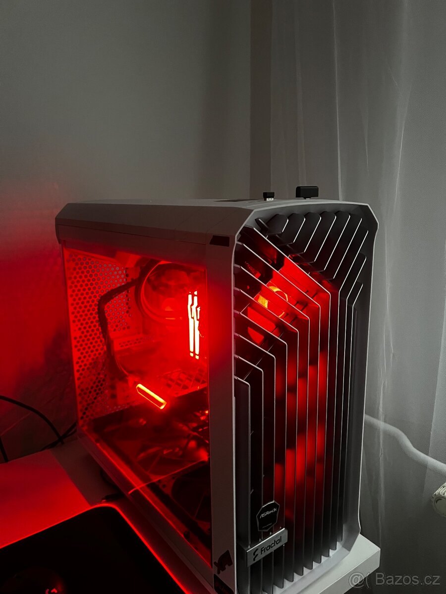 Herní PC set + 2 monitory + držák (vše s originálními krabi - 2