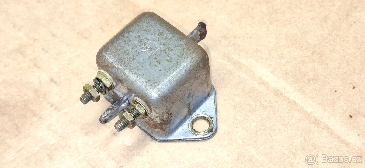 Mechanický spínač brzdového světla na autoveterána.... - 2