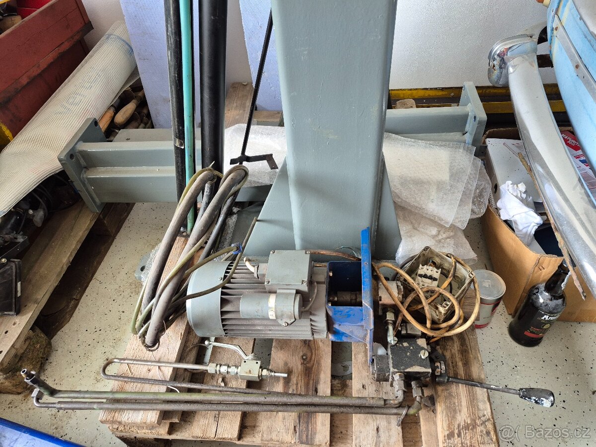 Dvousloupový zvedák ZTS AMI Litomyšl - 2