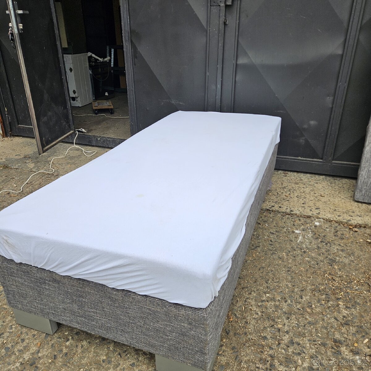 Prodám postel 90-200cm - 2