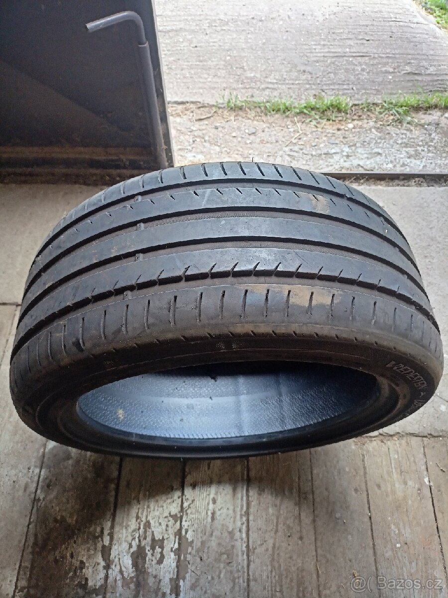 Letní pneu 245/40 R18 Vredestein - 2