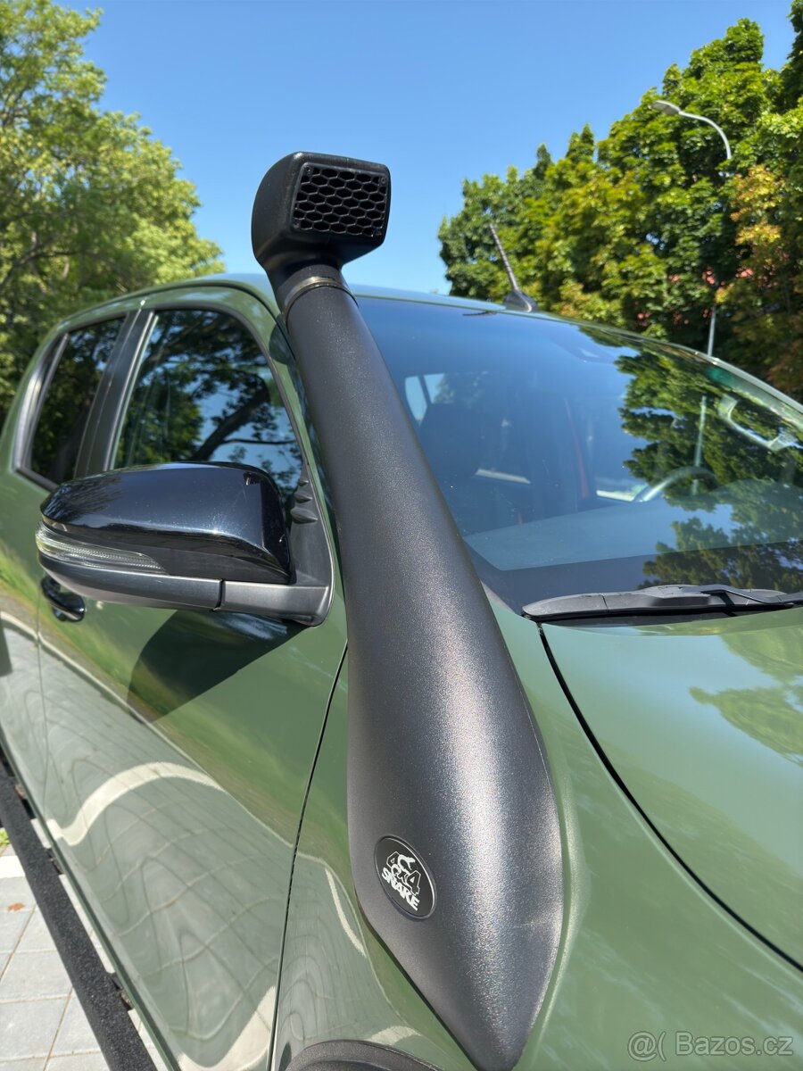 Toyota Hilux Double Cab - PLNÁ VÝBAVA