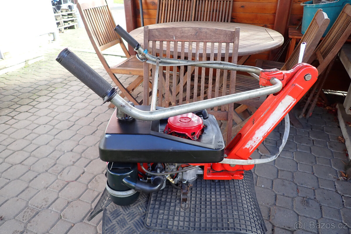 vari - motor dvoutakt 5 HP s řidítkama po servisu - 2