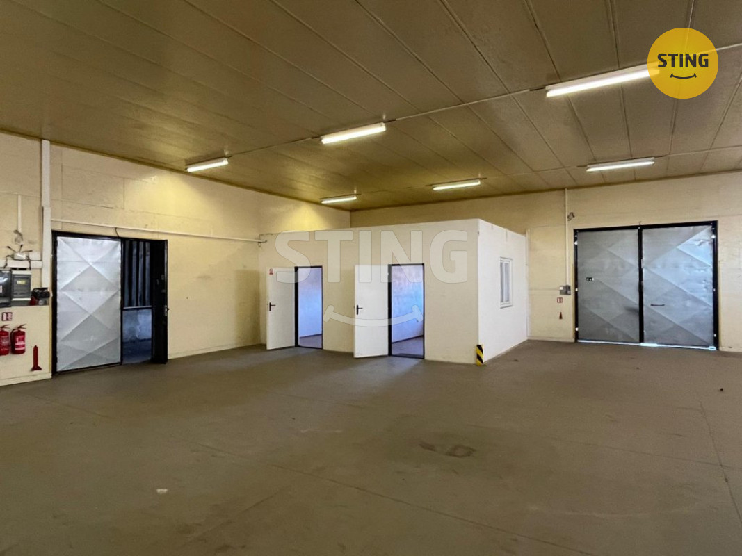 Pronájem haly s rampou a kanceláří. , 133432 - 2