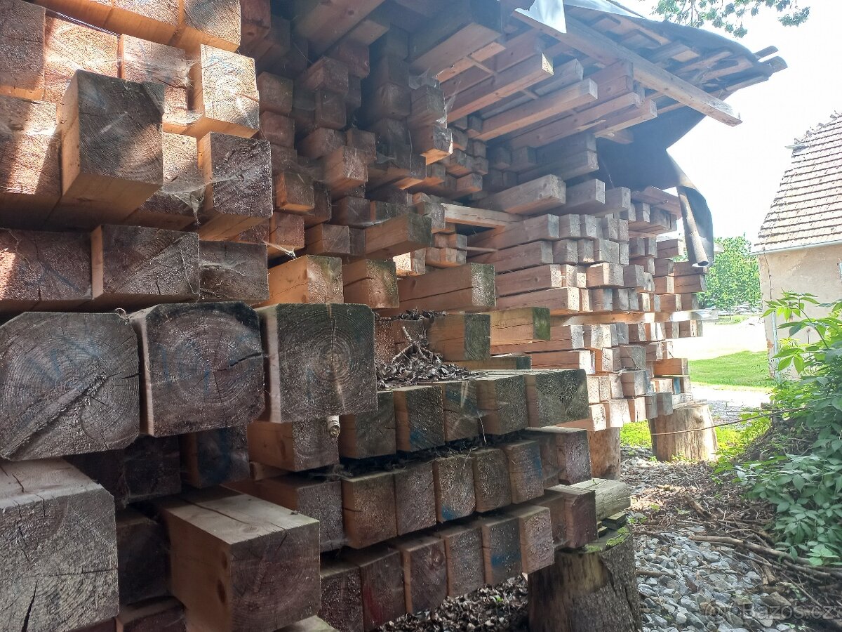 Smrkové a bukové řezivo + smrkové trámy+střešní latě - 2