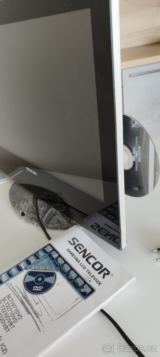 Barevná TV s cd přehrávačem - 2