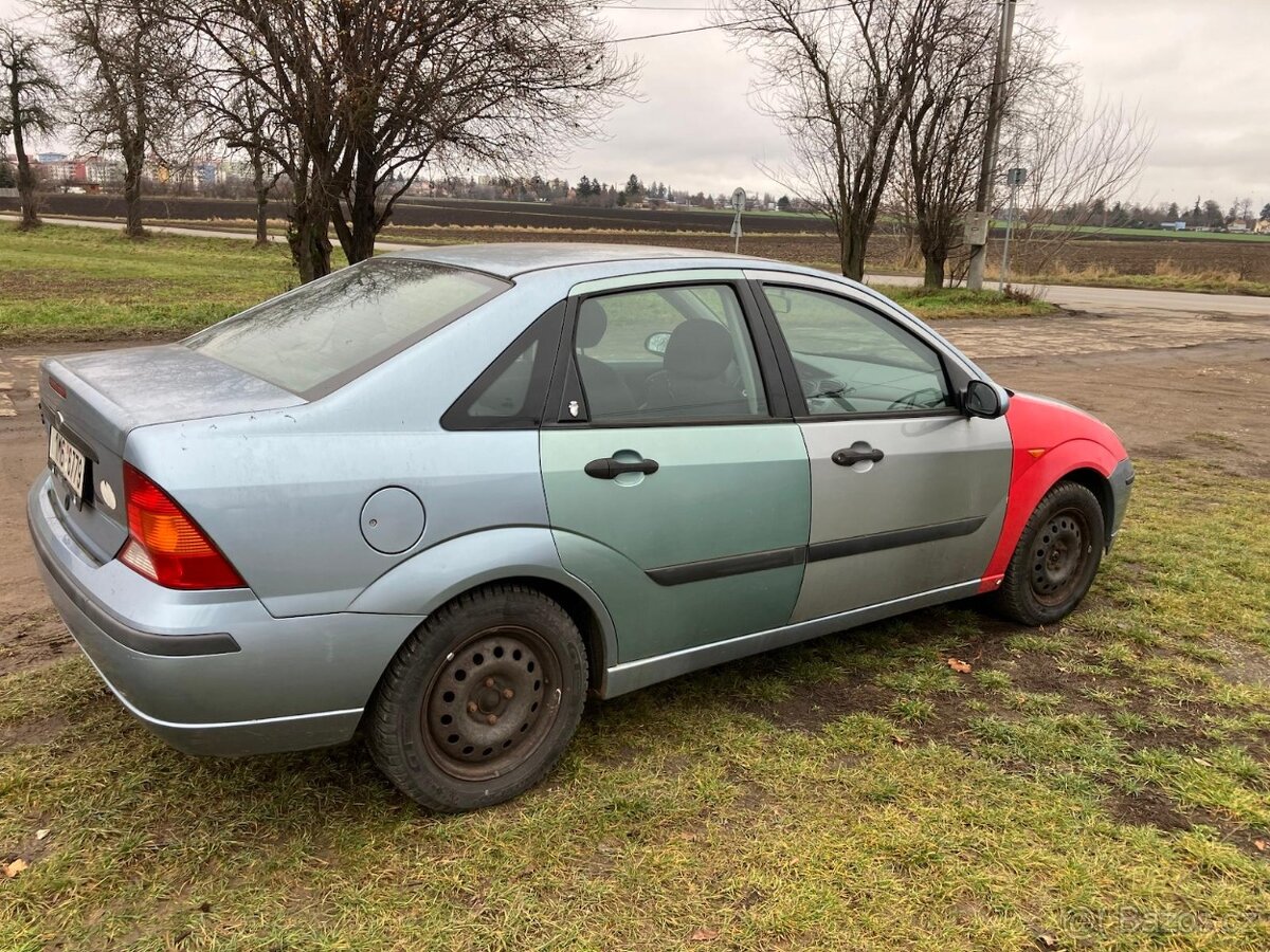 FORD FOCUS SEDAN - 2