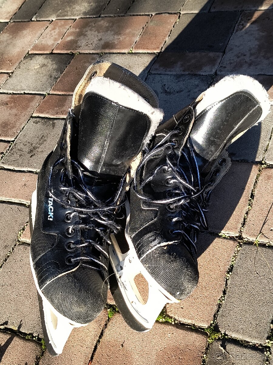 Panske brusle Botas Attack (42) - 2