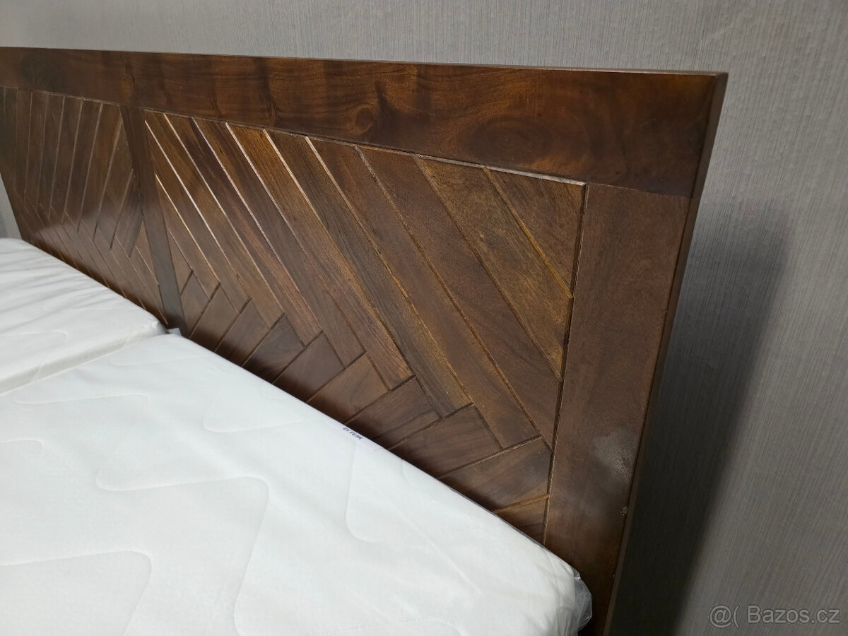 Nová manželská postel CALATRIA masiv akát - 2