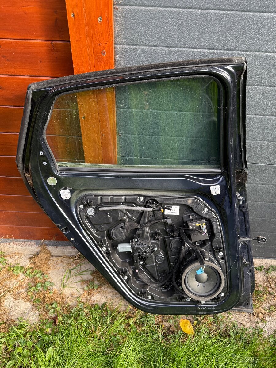 Zadní dveře Volvo v40 - 2