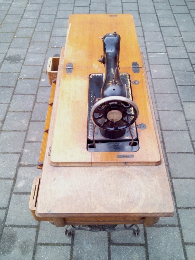 Šicí stroj - šlapací - SINGER - starožitnost - 2
