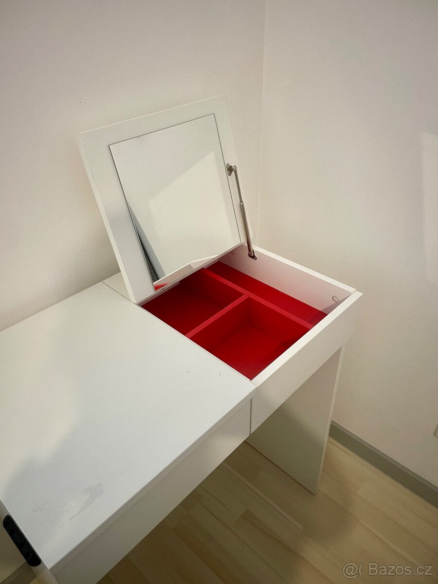 Kosmetický- toaletní stolek - 2