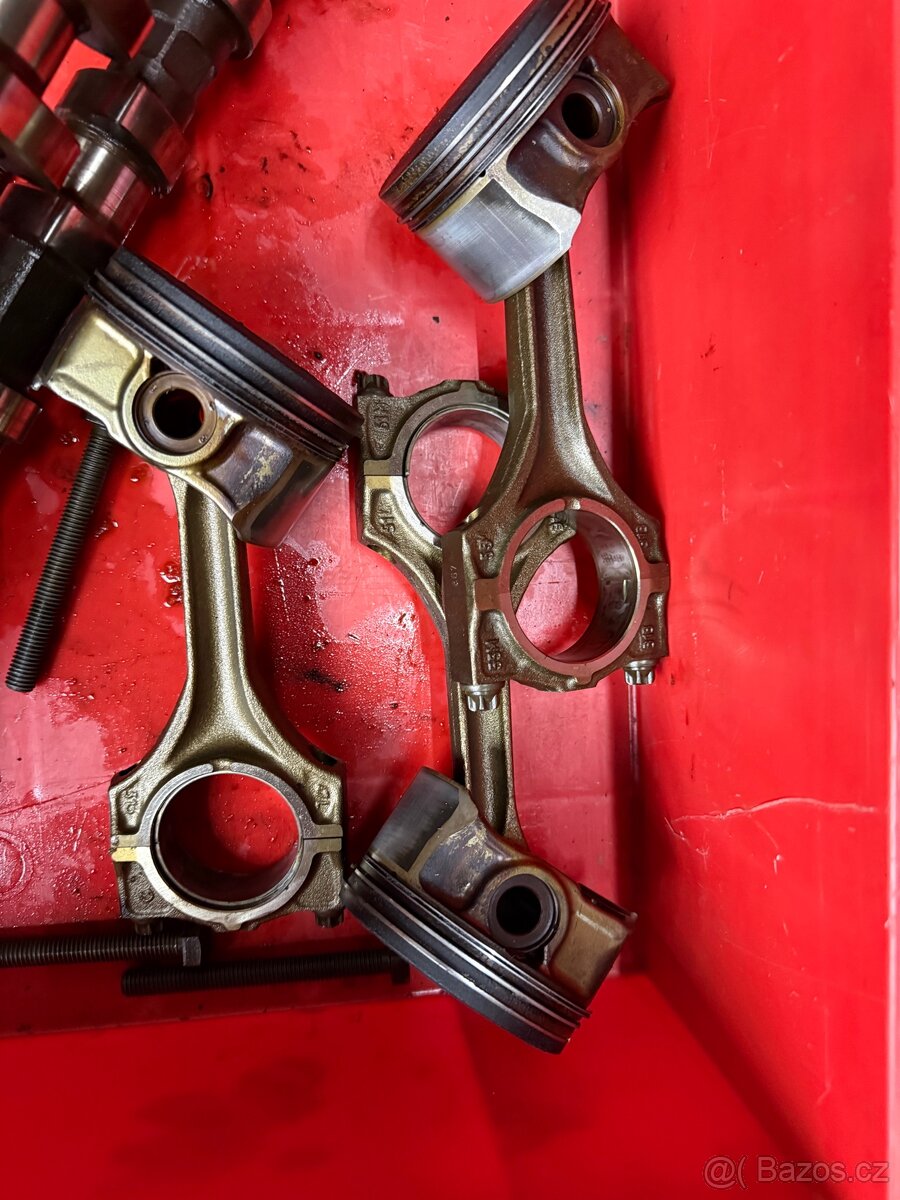 Ojnice s pístama B30 - 2