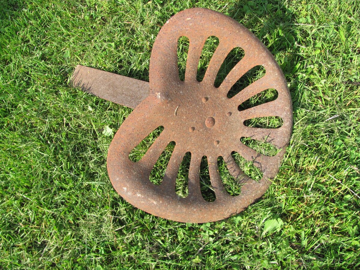 Sedačka ze starého zemědělského stroje - 2