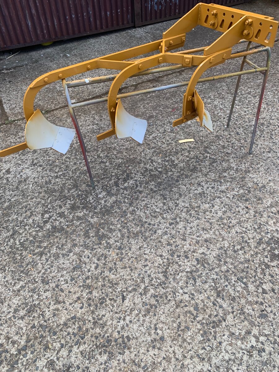 Prodám tříradličný pluh za malotraktor mt8,tk14 - 2