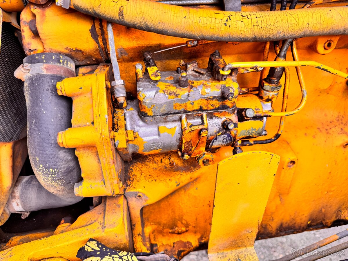 Traktor bagr John Deere 410 - 2