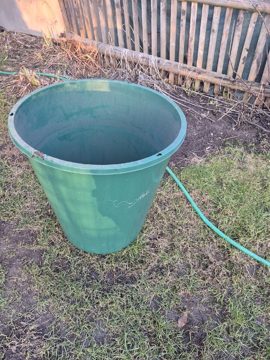 Plastový sud na vodu 200l - prasklý/oprava - 2