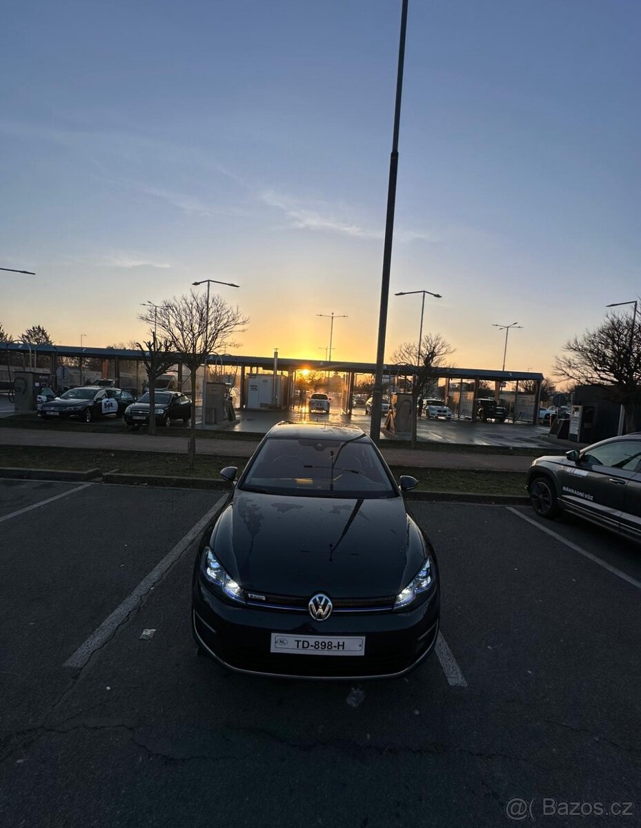 Volkswagen e-Golf 2018 | MAX výbava | SOH 93 % 🔋 - 2