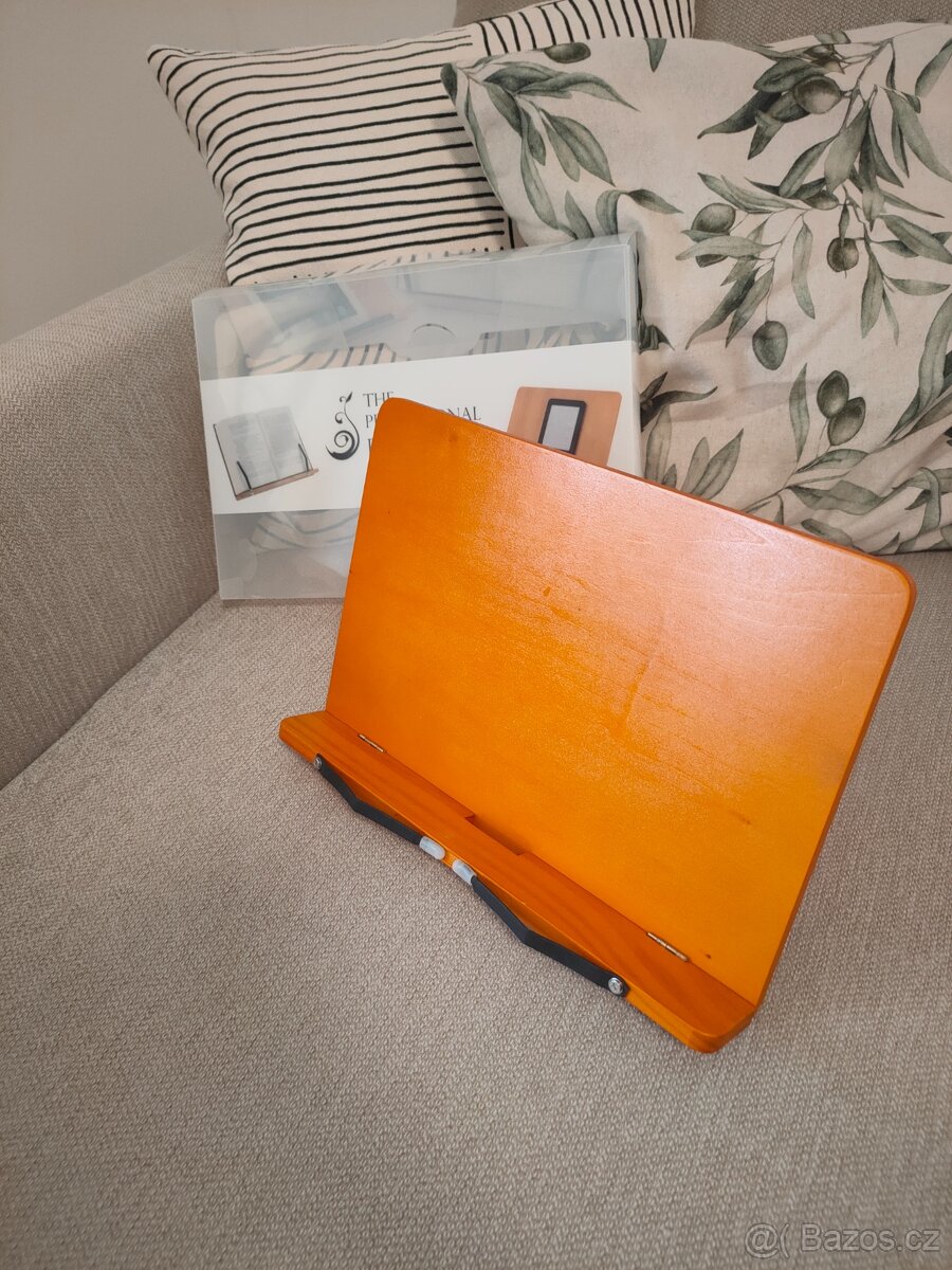 Stojan na knihy celodřevěný - 2