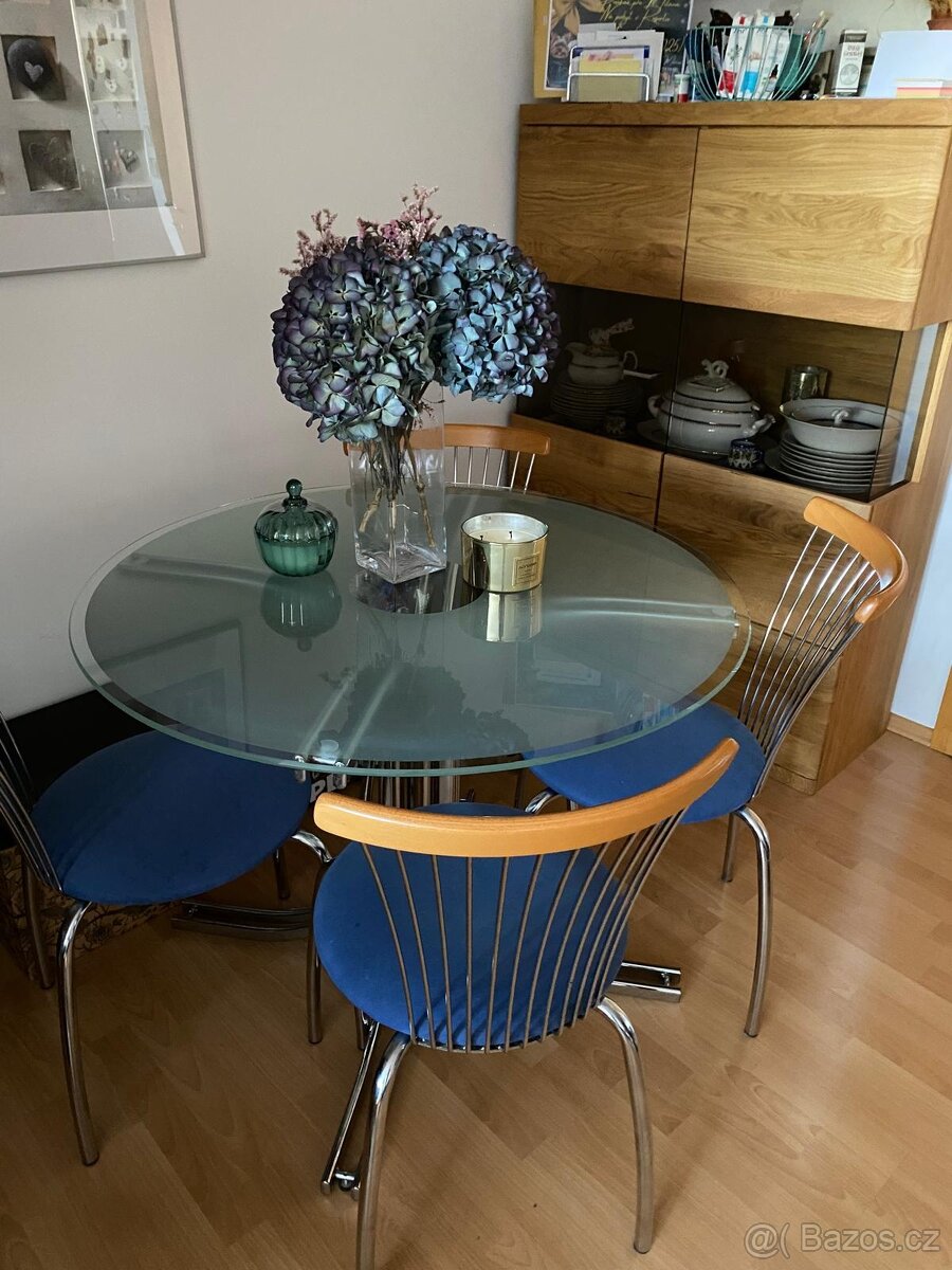 Stůl a židle - 2