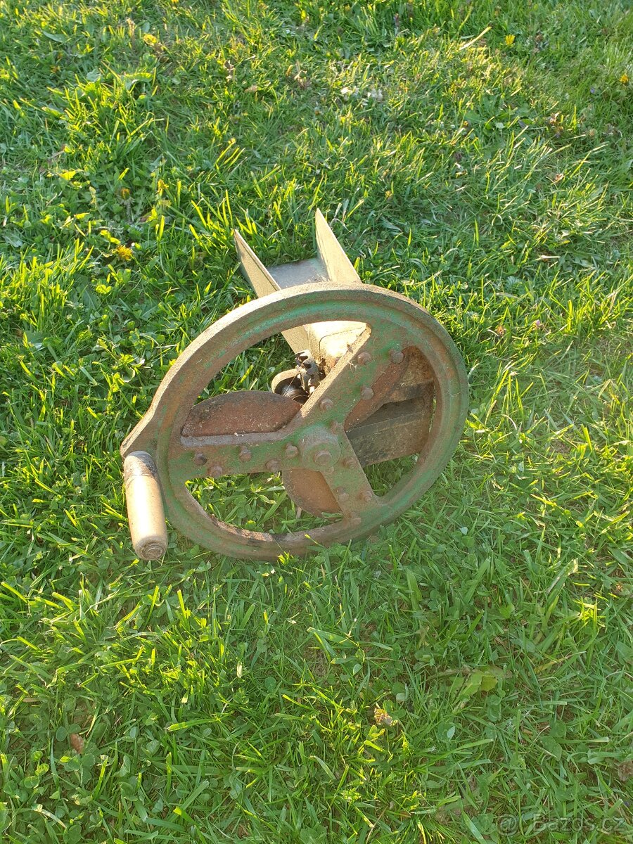 Krouhač na listí - 2