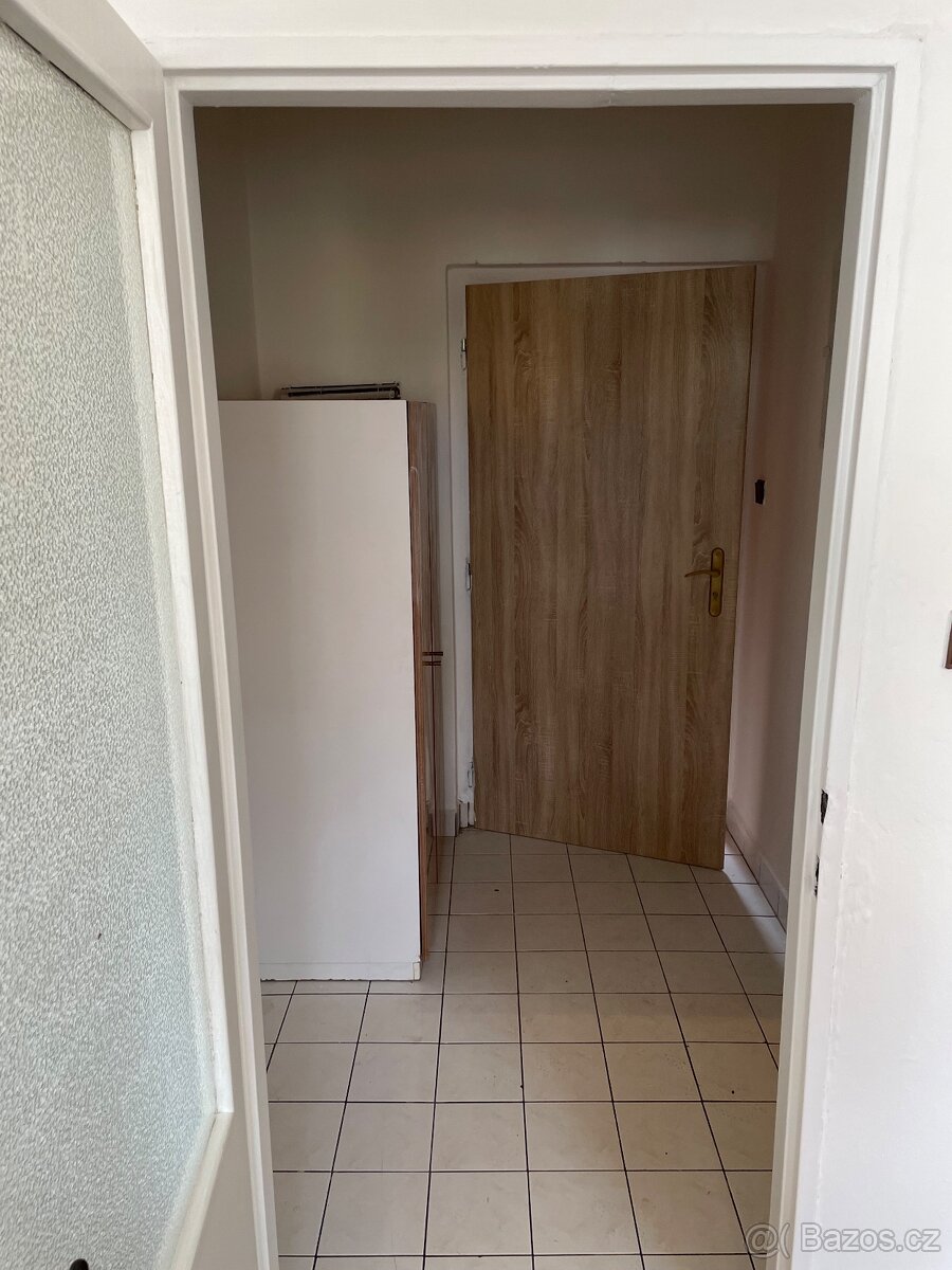 Pronajmu byt na náměstí ve Vimperku - 2