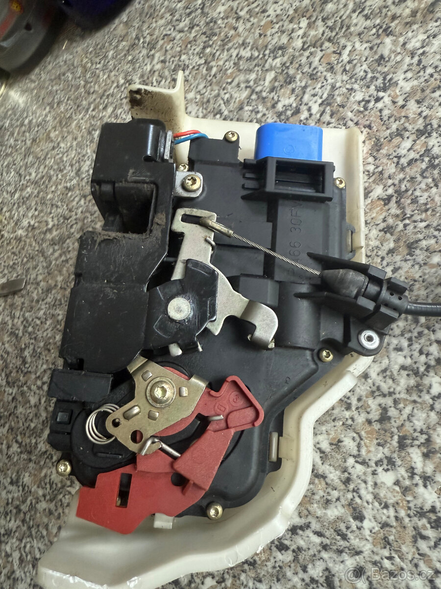 VW Toran zamek dveri p.str c.d RA6630FV - 2