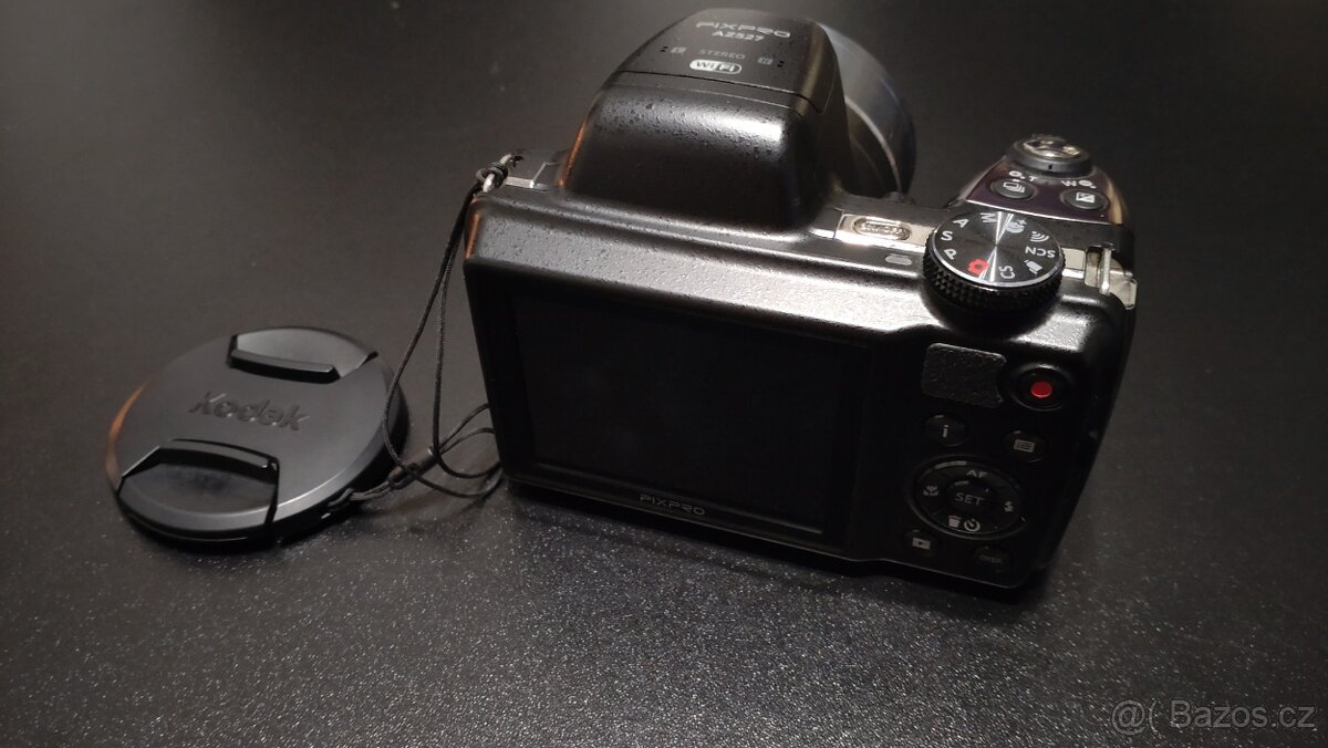 Kodak Pixpro AZ527 s vybavením. - 2