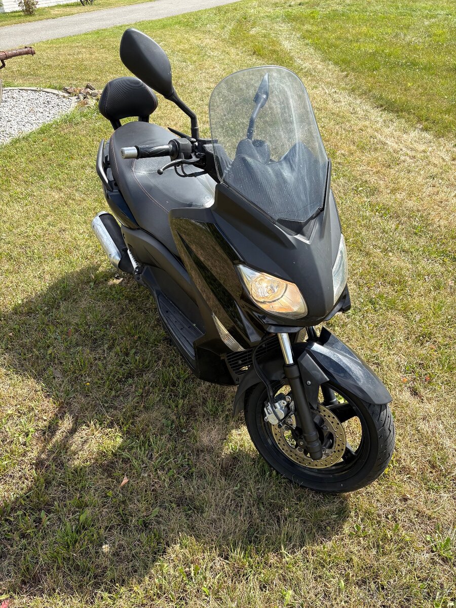 Skůtr yamaha xmax 250 - 2