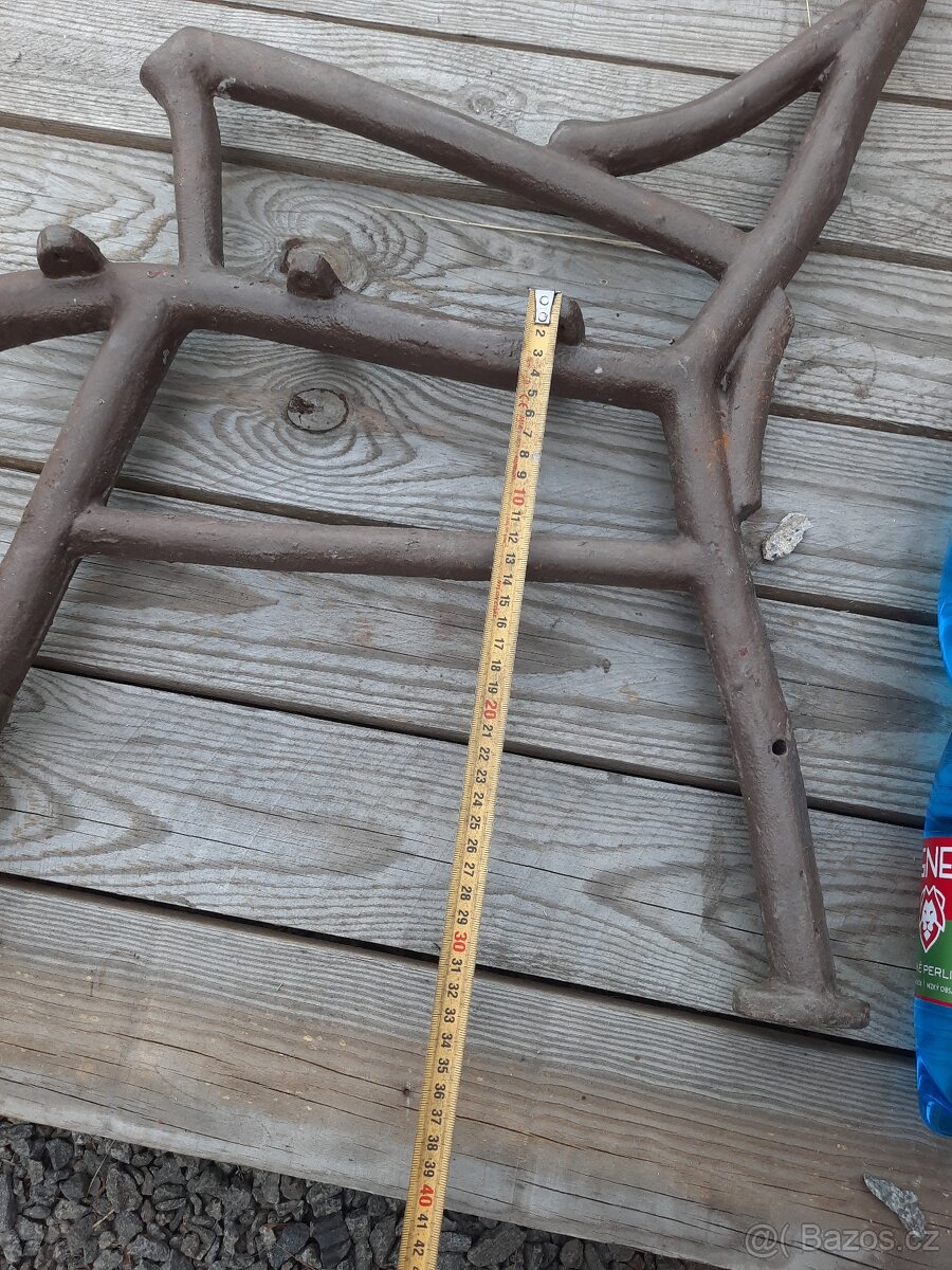 Litinová lavička bočnice - 2