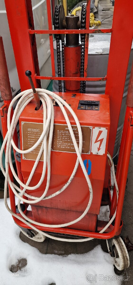 Elektrický vysokozdvyžný paletový vozík - 2