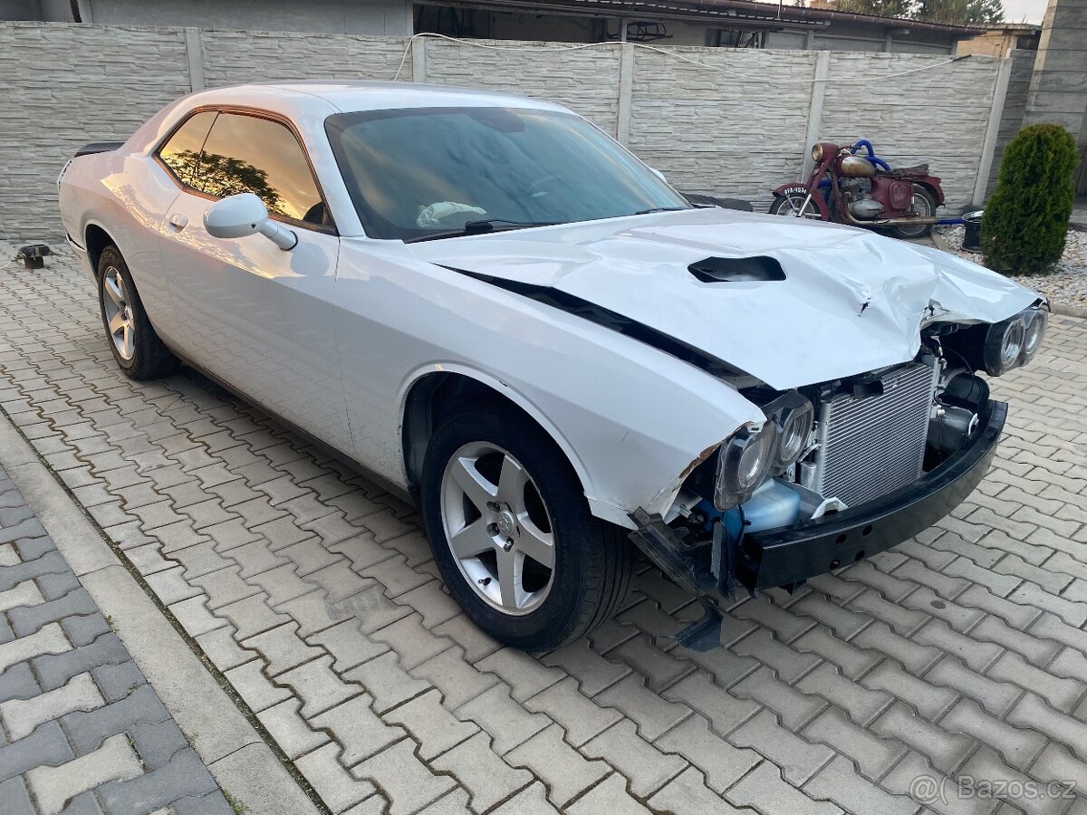 Dodge Challenger 3.6 V6 2017 lehce bourany - 2