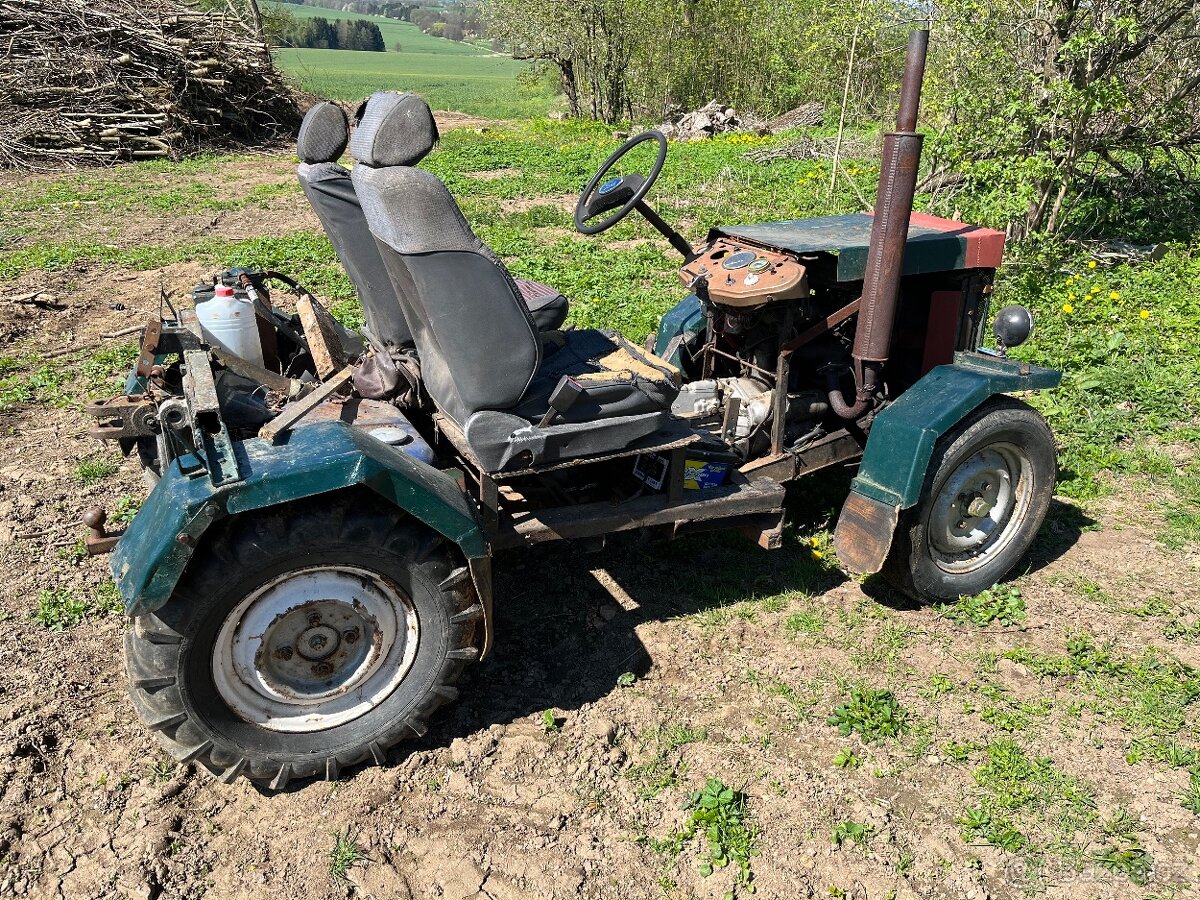 Prodám traktůrek domácí výroby+valník cena 10tis - 2