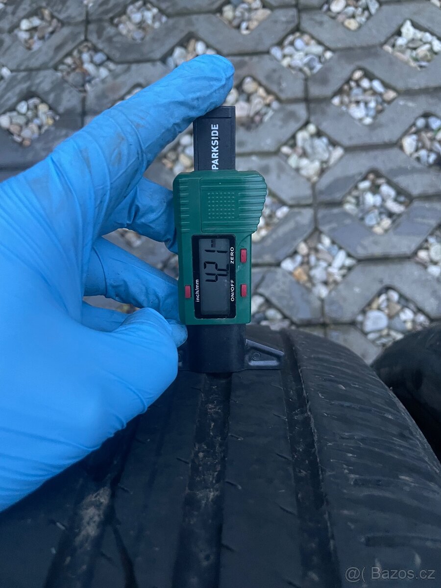 Letní pneu 215/55/17 - 2