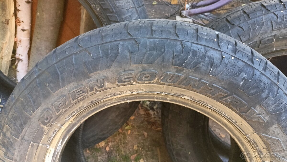 Pneu Toyo 245/65-17" - 2