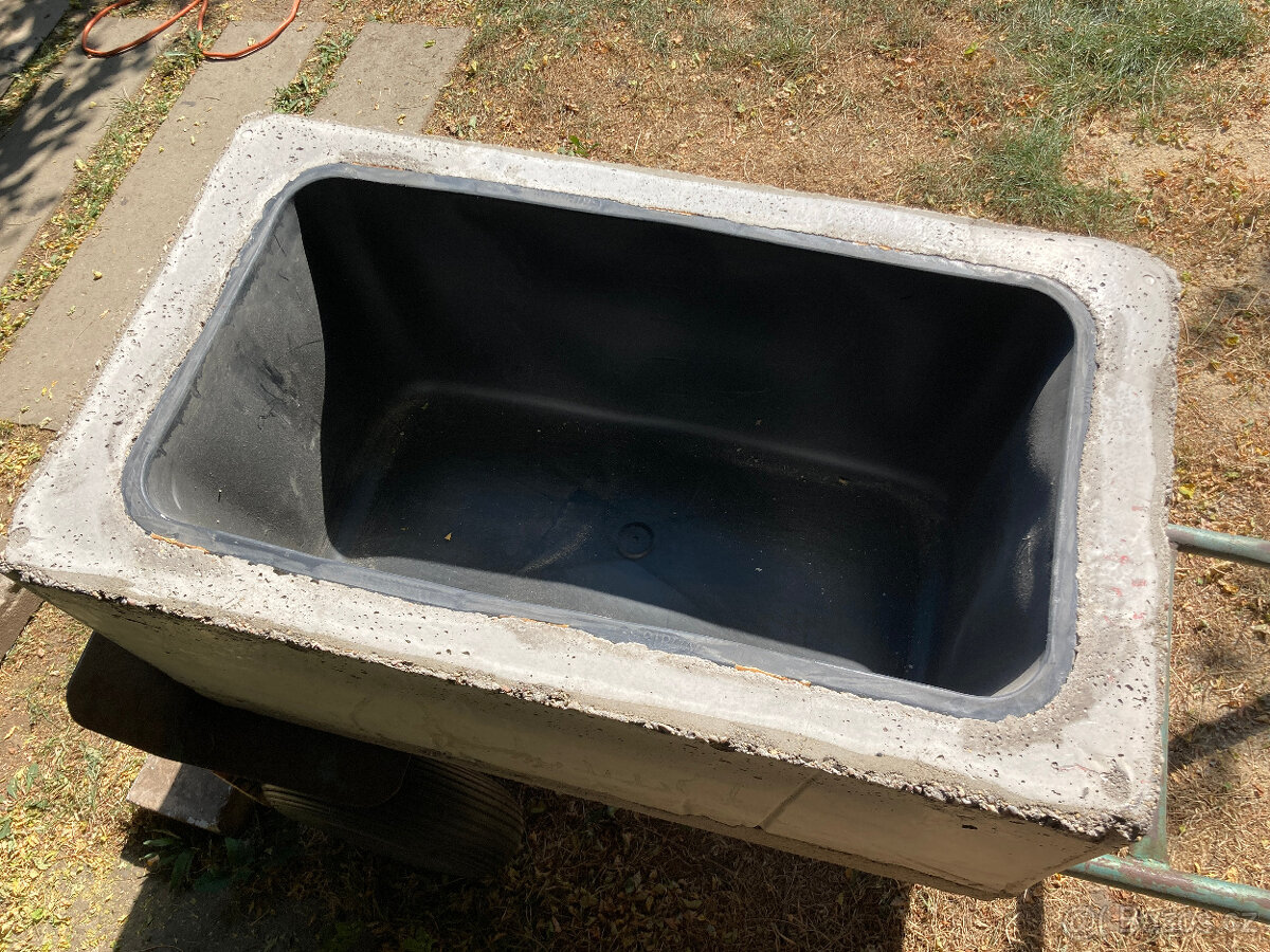 Betonové koryto - 2