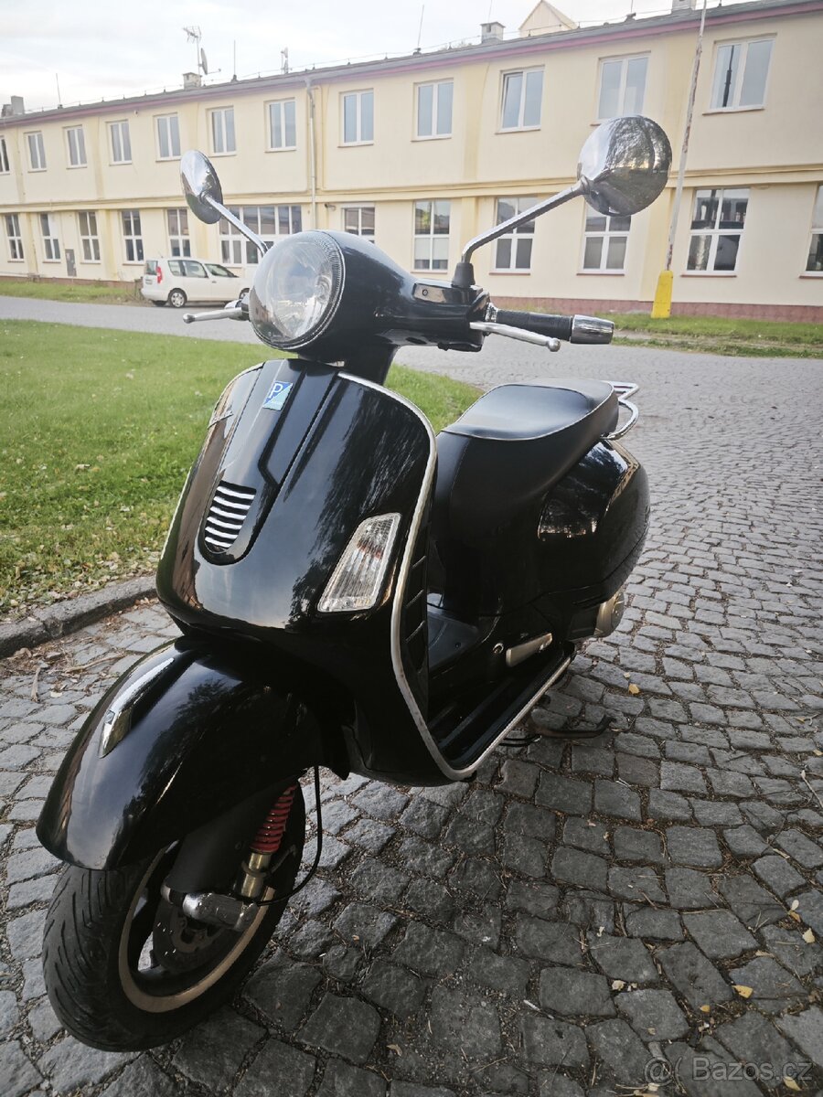 Piaggio Vespa 125 GTS - 2
