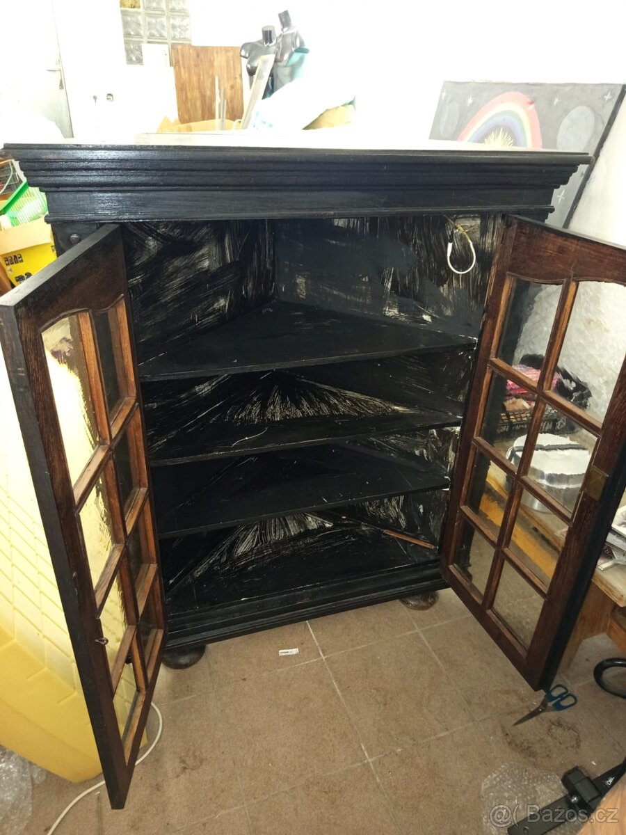 Starožitná rohová komoda - 2