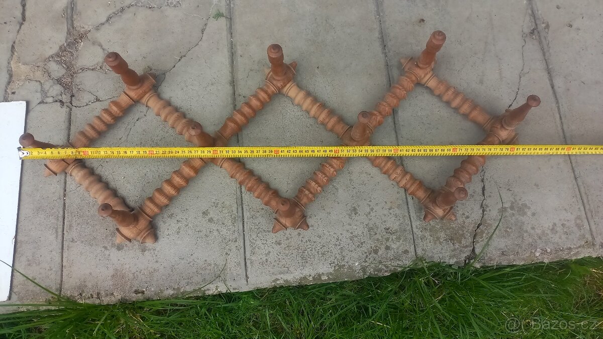 Dřevěný skládaný věšák na stěnu - 2