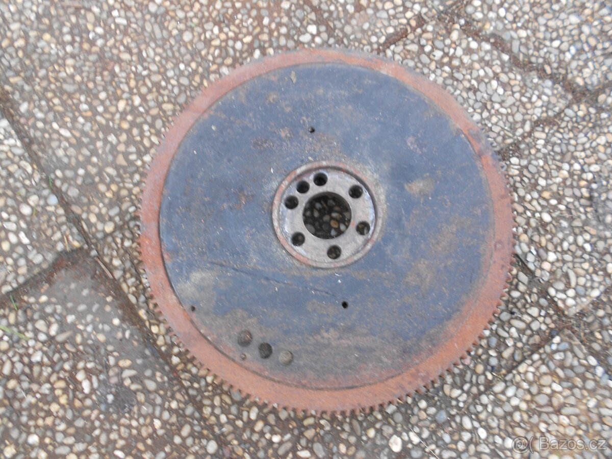 setrvačník zetor 8011 - 2